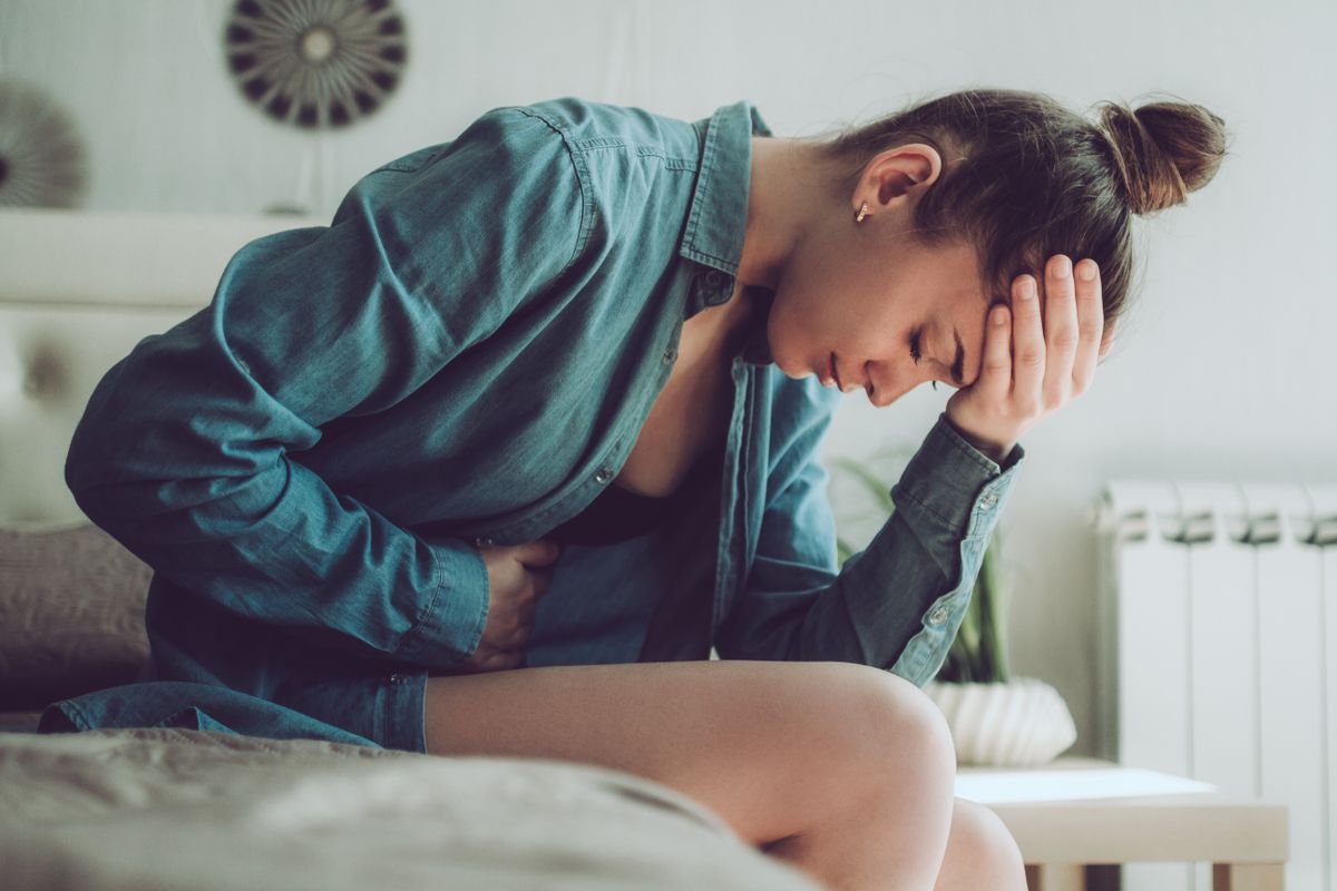 Nő, akinek rendszertelen a menstruációja