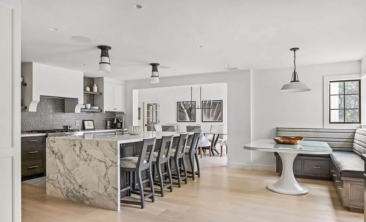 17-10-2022

Kate Upton and Justin Verlander have sold their home in Beverly Hills Post Office, Los Angeles to actor Timothee Chalamet for $11 million. With 5,521 square feet of living space, there are 4 bedrooms and 5 bathrooms. Special features include 1.55 acres of land, long, gated driveway, games room with a media centre, wet bar and temperature-controlled wine closet, pool and tennis court. Vin Diesel is their next-door neighbour. 

Pictured: Kate Upton and Justin Verlander's house,Image: 653686629, License: Rights-managed, Restrictions: ***
HANDOUT image or SOCIAL MEDIA IMAGE or FILMSTILL for EDITORIAL USE ONLY! * Please note: Fees charged by Profimedia are for the Profimedia's services only, and do not, nor are they intended to, convey to the user any ownership of Copyright or License in the material. Profimedia does not claim any ownership including but not limited to Copyright or License in the attached material. By publishing this material you (the user) expressly agree to indemnify and to hold Profimedia and its directors, shareholders and employees harmless from any loss, claims, damages, demands, expenses (including legal fees), or any causes of action or allegation against Profimedia arising out of or connected in any way with publication of the material. Profimedia does not claim any copyright or license in the attached materials. Any downloading fees charged by Profimedia are for Profimedia's services only. * Handling Fee Only 
***, Model Release: no