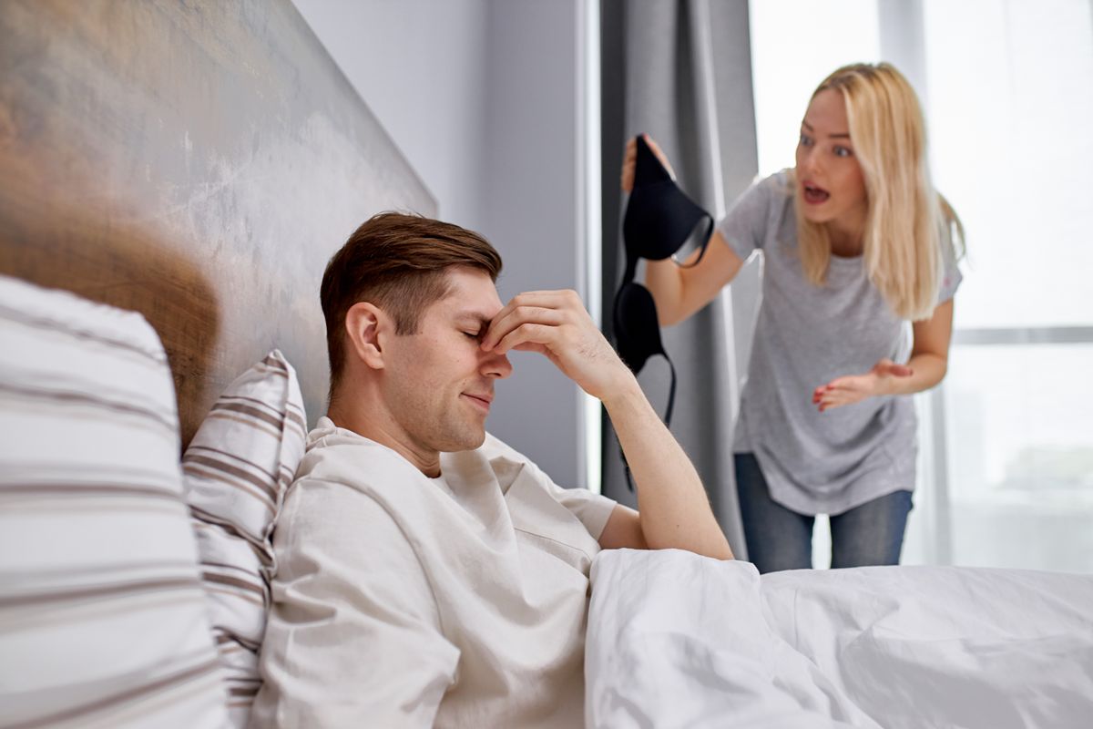 hűtlen férfit lebuktatja a felesége