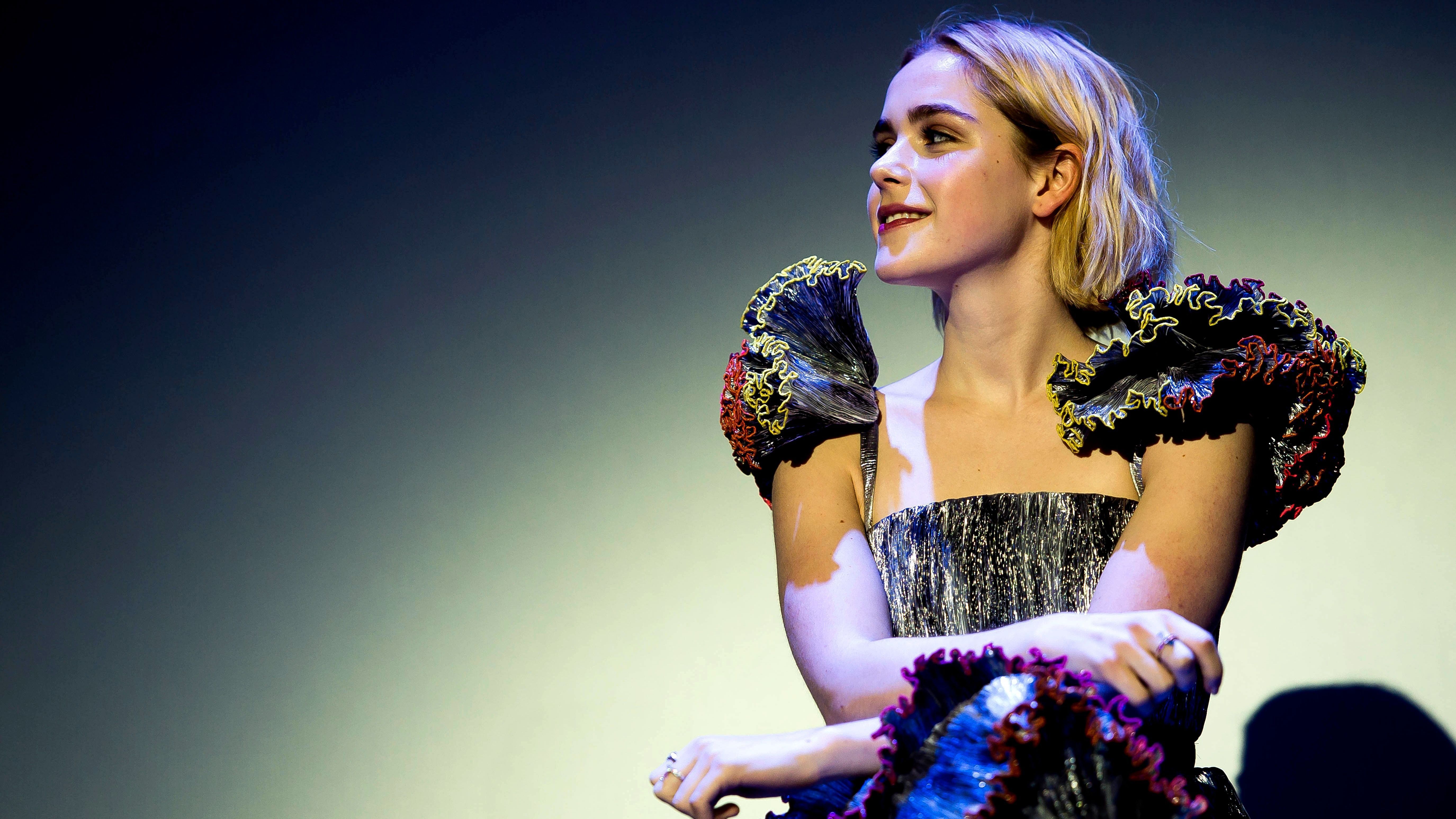 Így alkothatod meg a Sabrina Spellman inspirálta őszi, boszorkányos outfittjeidet.
