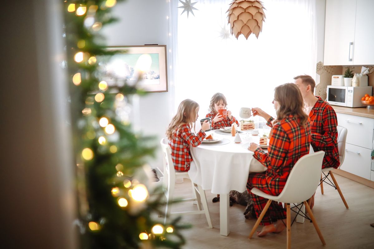 családi reggeli karácsonykor, családi veszekedés, béke, ünnep