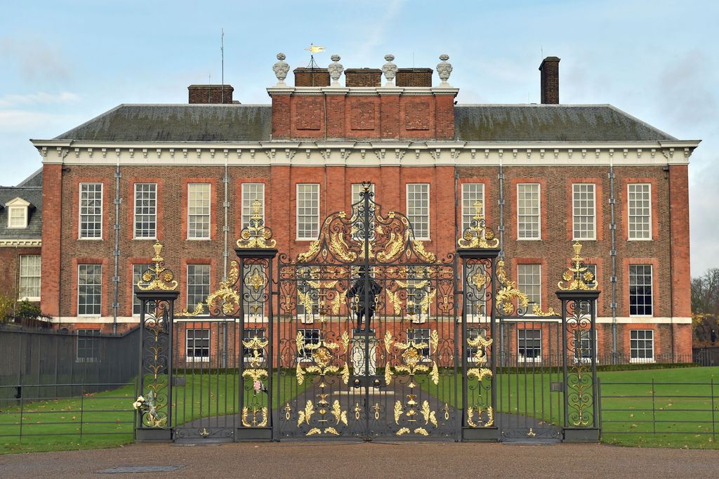 A Kensington-palota 1A lakásának bejárata.