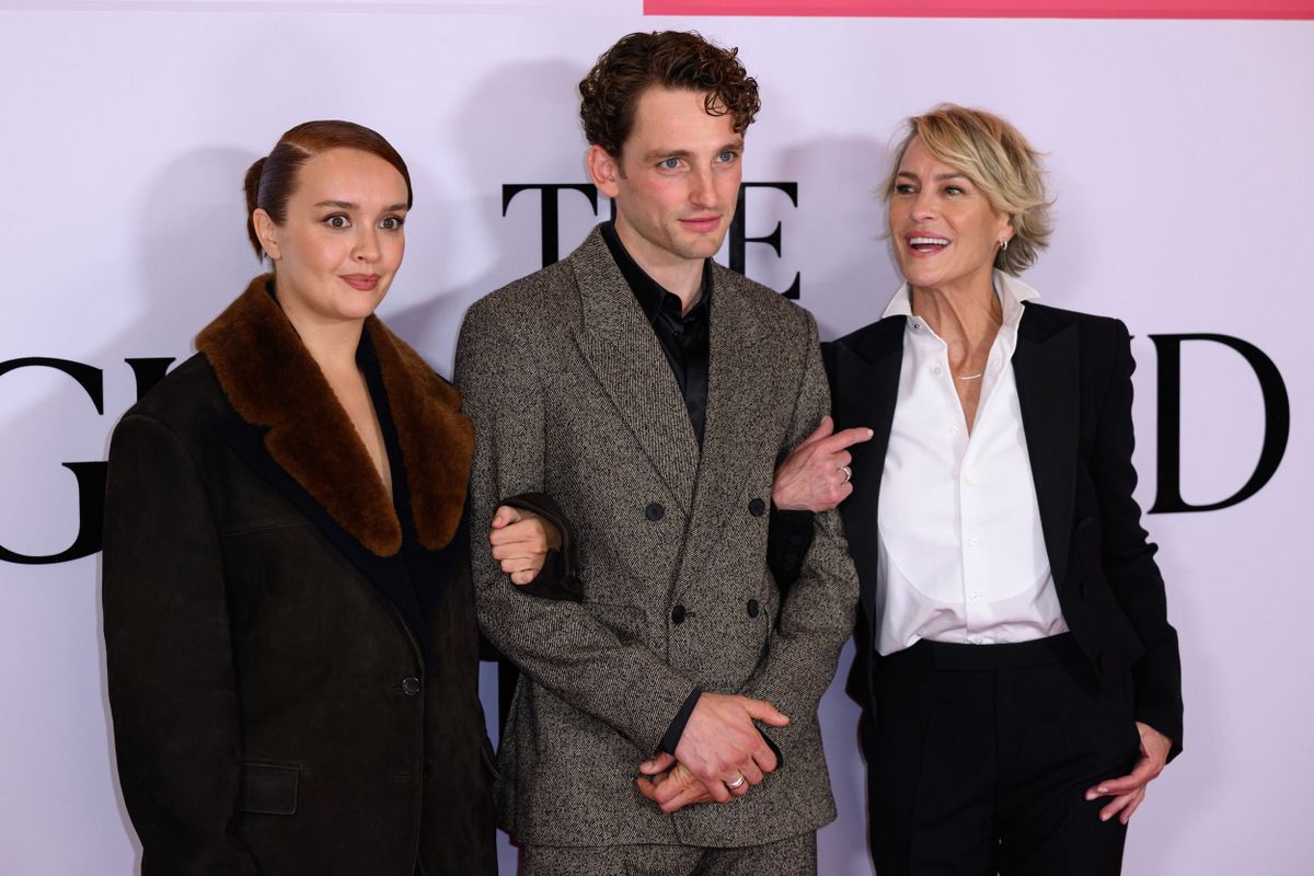 Olivia Cooke, Michelle Frances és Robin Wright  A barátnő sorozat, pszichológiai thriller főszereplői 