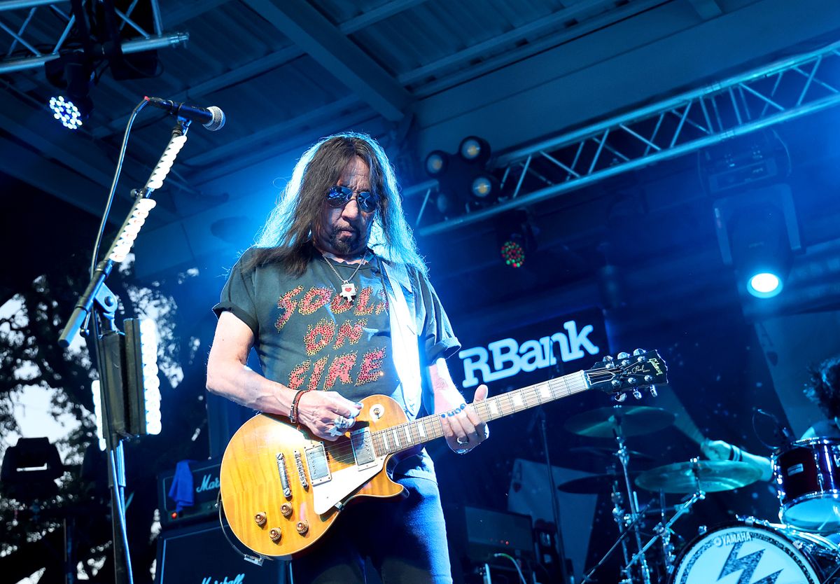 Ace Frehley egy esés szövődményeibe halhatott bele