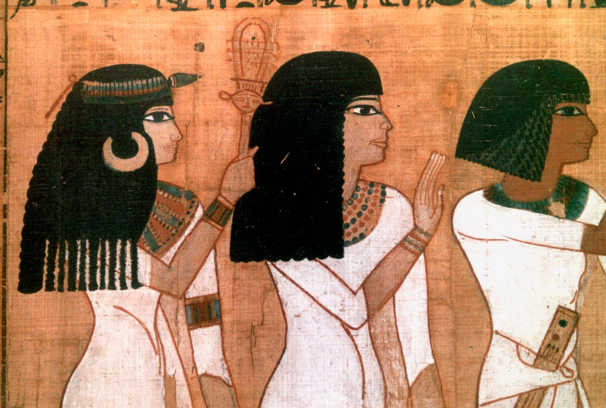 Az ókori Egyiptomban szénnel húzták ki a szemüket az emberek.