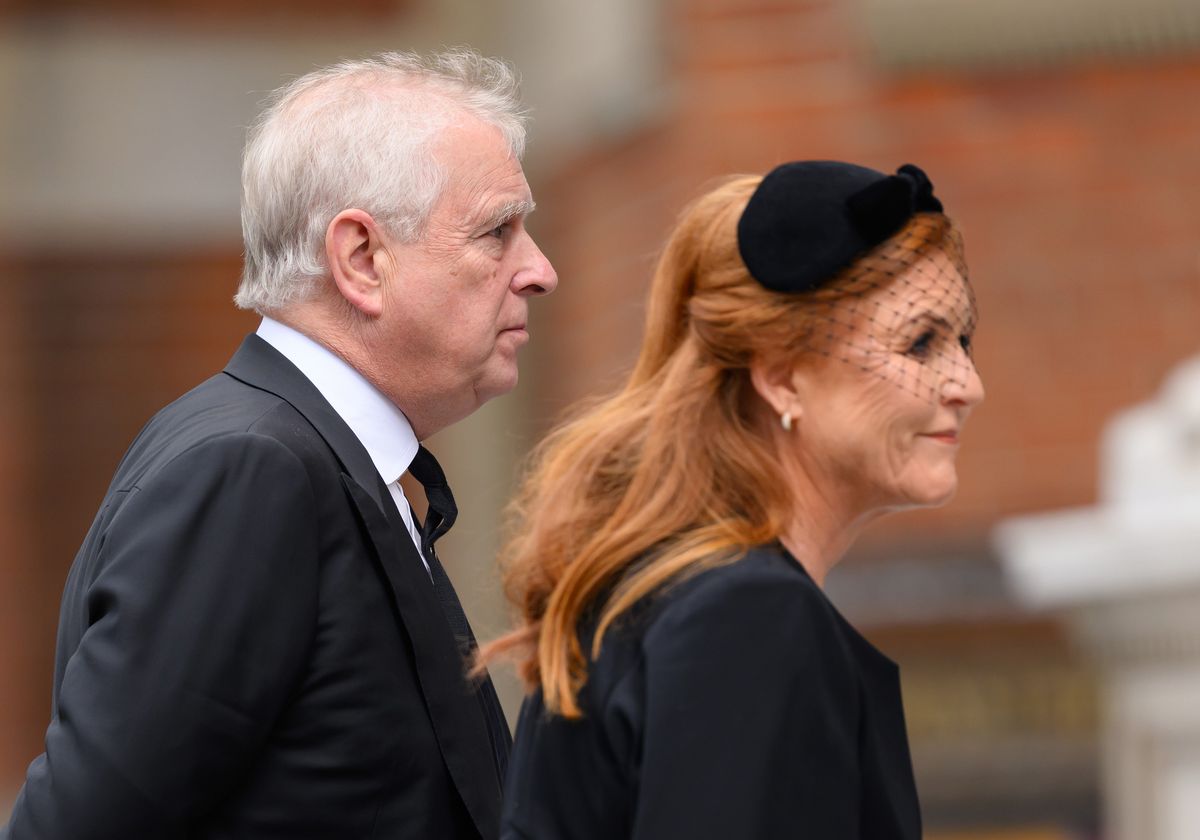 András herceg és Sarah Ferguson a válás után is együtt élnek.