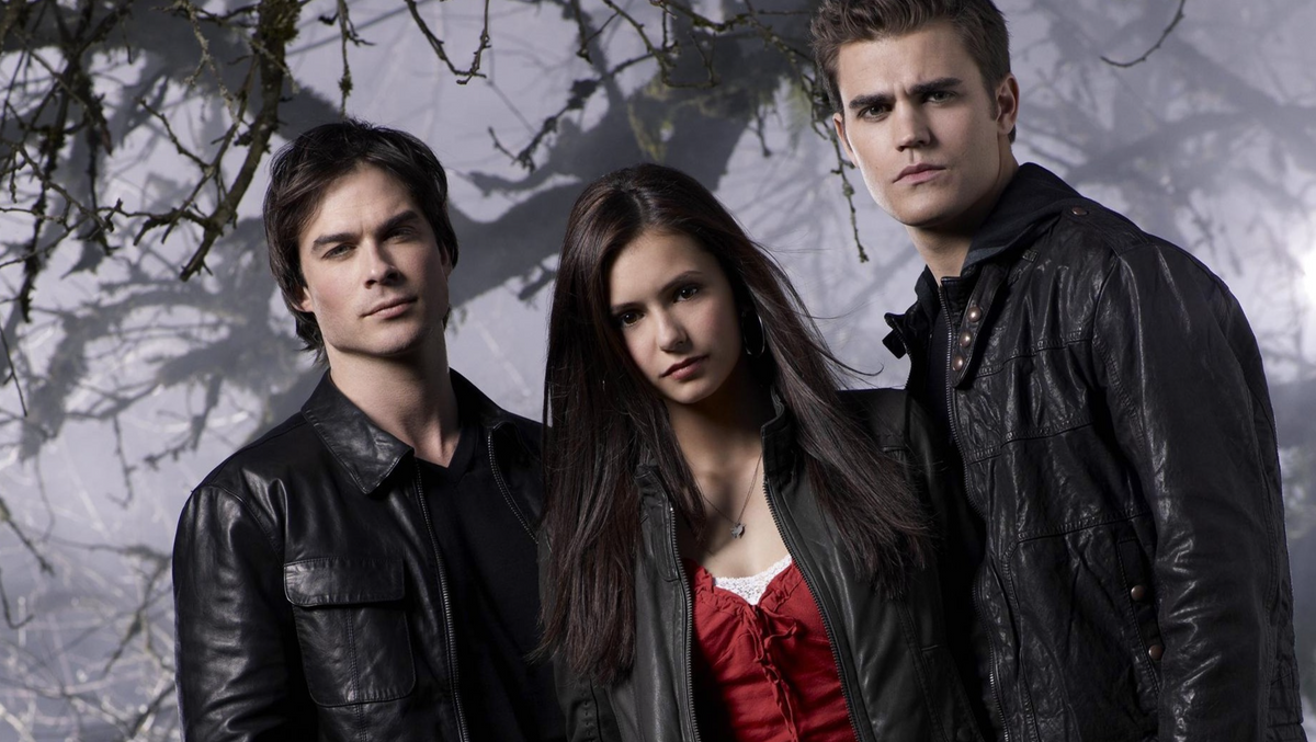 A Vámpírnaplók sorozat főszereplői közötti szerelmi háromszög: Elena, Stefan és Damon