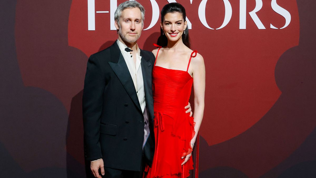 NEW YORK, NEW YORK - OCTOBER 28: Adam Shulman and Anne Hathaway attend the 2025 WWD Honors at Cipriani South Street on October 28, 2025 in New York City. (Photo by Taylor Hill/FilmMagic)