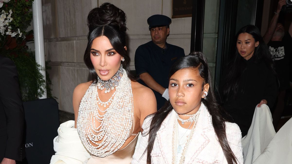 Kim Kardashian visszavágott a lányát kritizálóknak