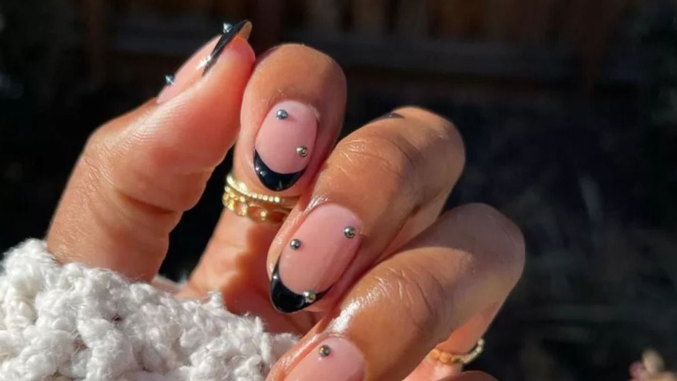 fekete francia manikűr