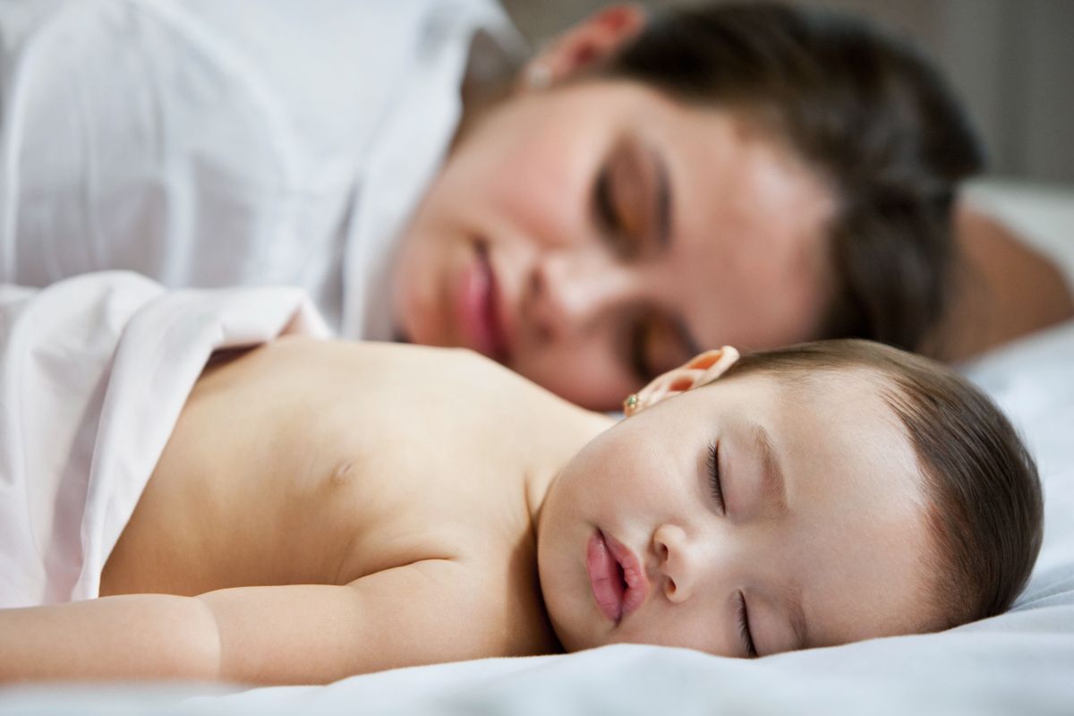 Boldogabb felnőtt lesz az, aki az anyjával aludt babaként