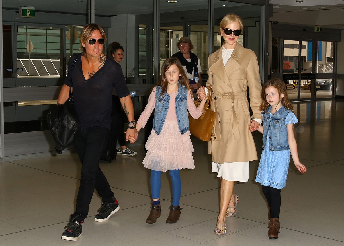 SYDNEY, NSW - MARCH 28:  Nicole Kidman and Keith Urban arrive at Sydney airport with their daughters Faith Margaret and Sunday Rose on March 28, 2017 in Sydney, Australia.  (Photo by Matrix/GC Images)
