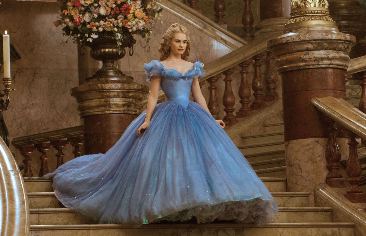 Lily James a 2015-ös Hamupipőke című élőszereplős filmben.