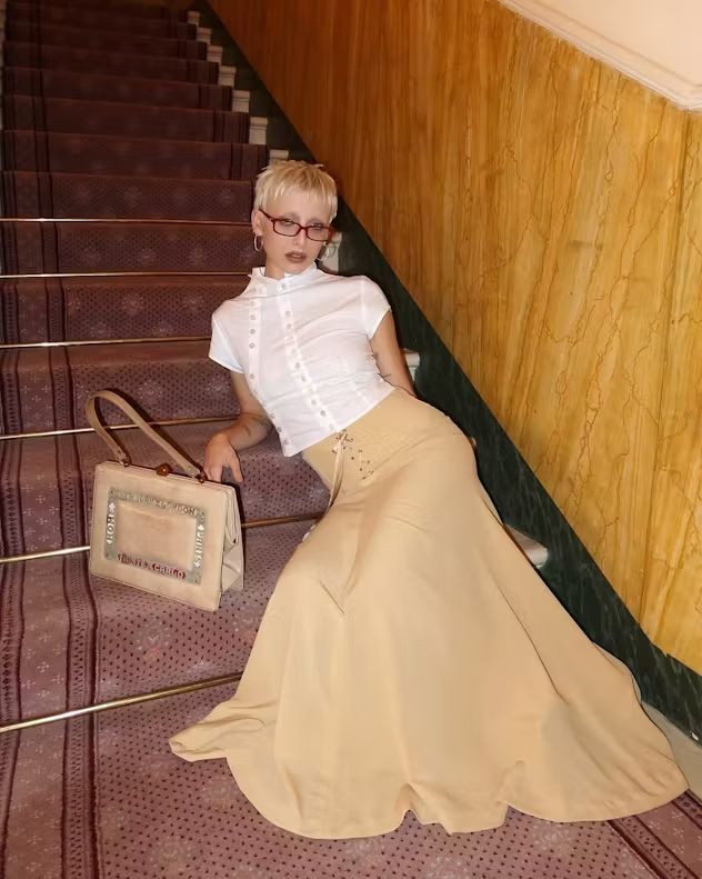 Szőke pixie frizura