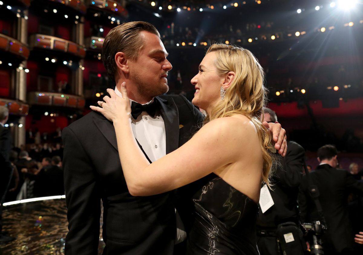 HOLLYWOOD, CA - FEBRUARY 28:  Actor Leonardo DiCaprio (L) and Kate Winslet attend the 88th Annual Academy Awards at Dolby Theatre on February 28, 2016 in Hollywood, California.  (Photo by Christopher Polk/Getty Images)
