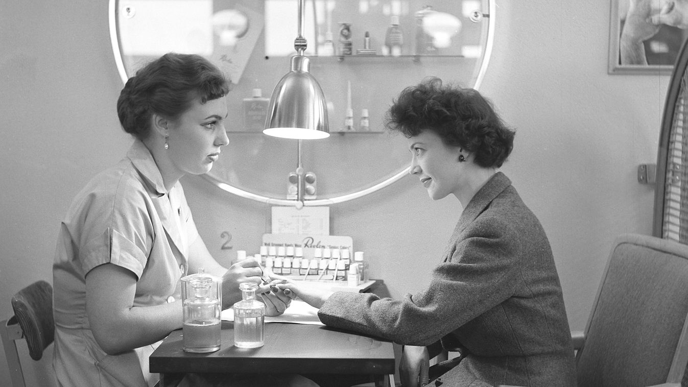 Körömszalon 1955-ben.