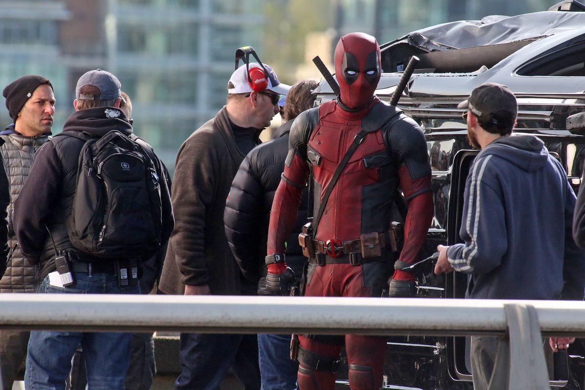 A színész Deadpool jelmezébe bújva.