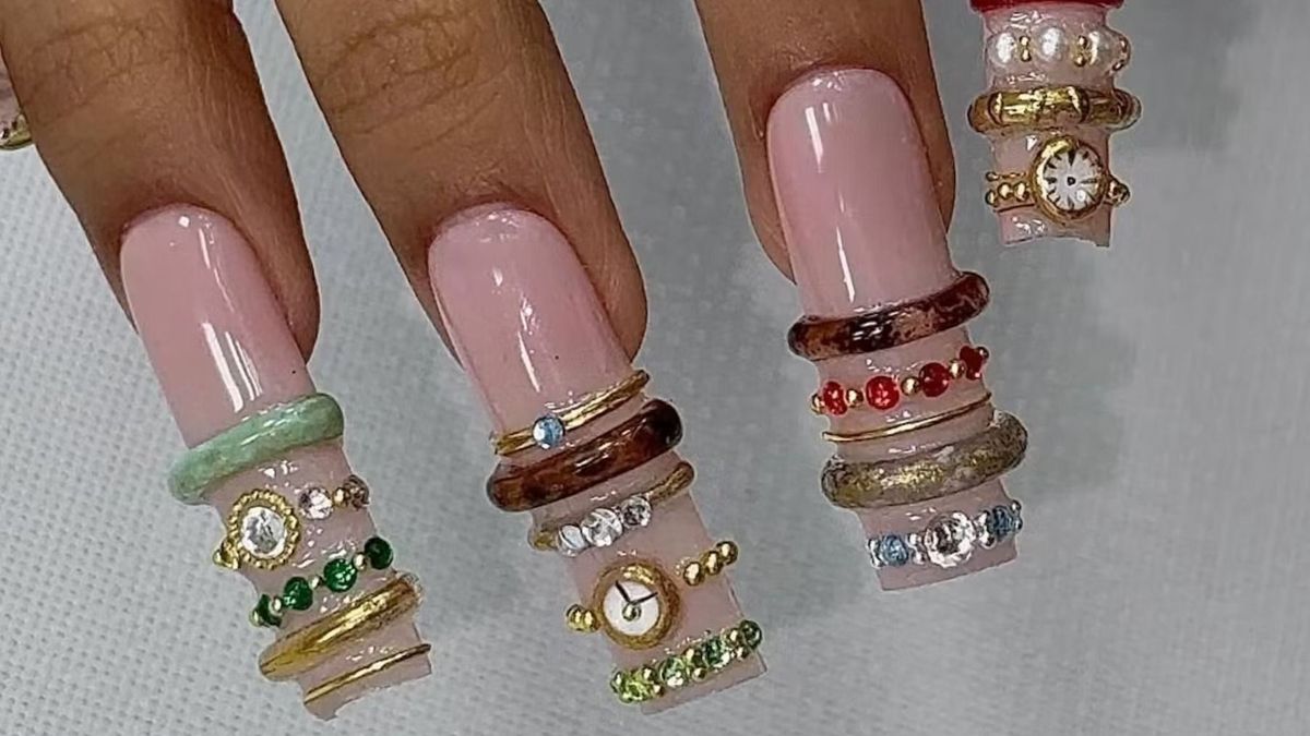 A karpereces körömdizájn a legújabb divat.