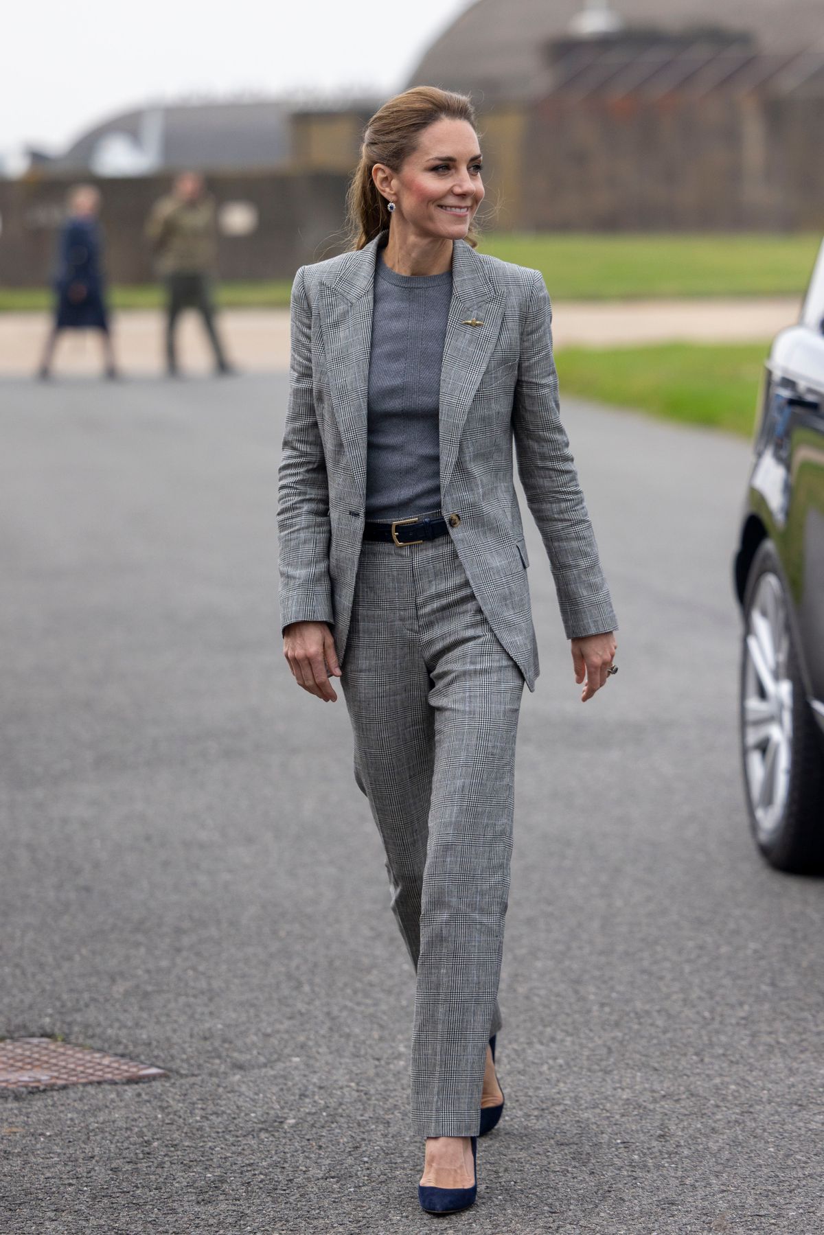 Katalin hercegné kedvelt ruhái közé tartoznak a praktikus és elegáns nadrágkosztümök.