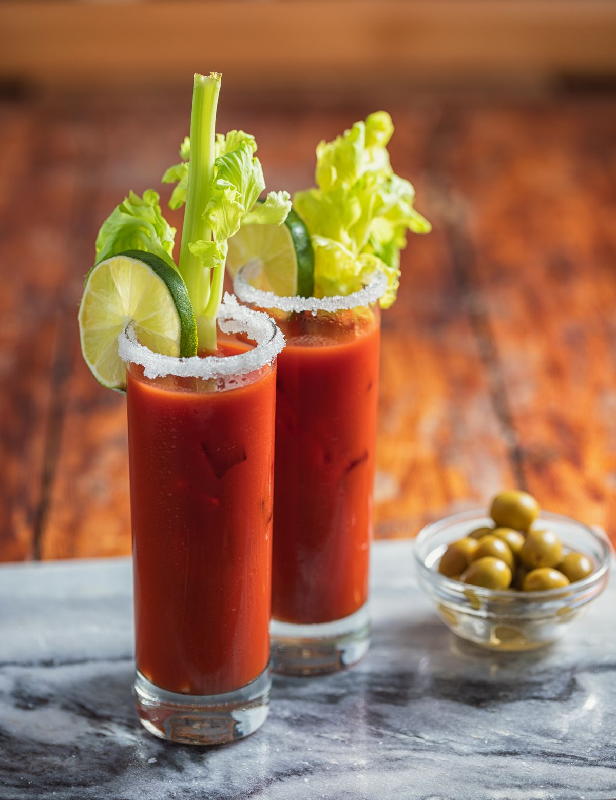 Két bloody mary női koktél.