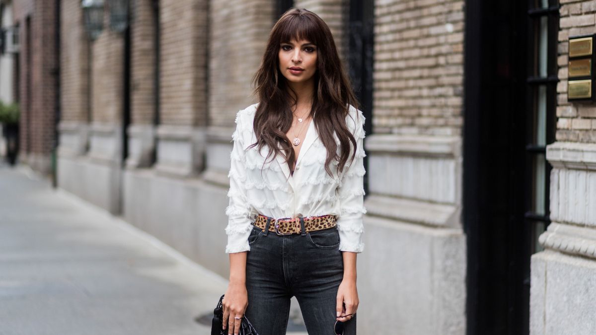 Emily Ratajkowski ledobta a textilt