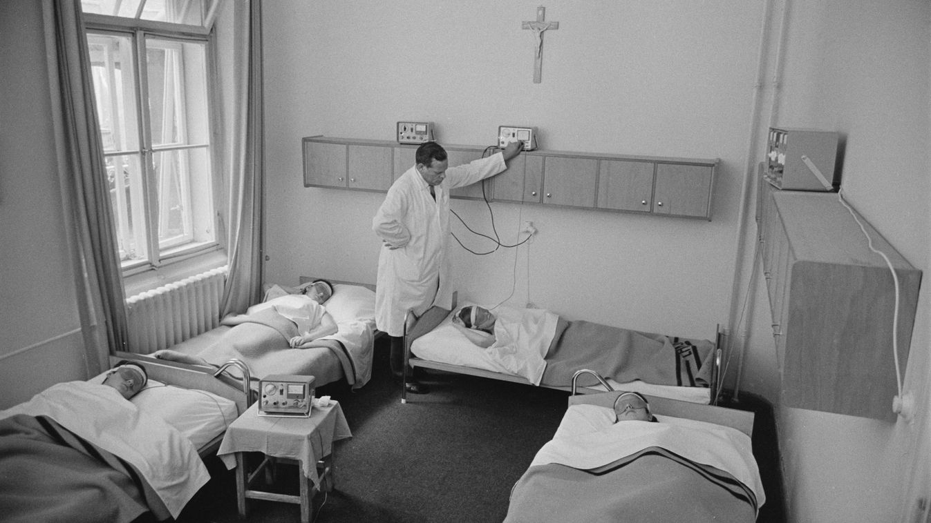 Elektrosokk terápia 1955-ben Németországban. 