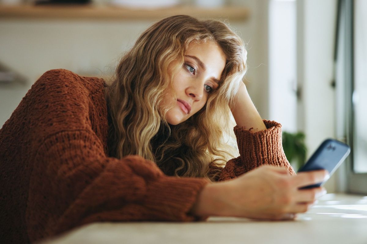 Az exed közösségi oldalainak pörgetése azt jelzi hogy még nem jutottál túl rajta.