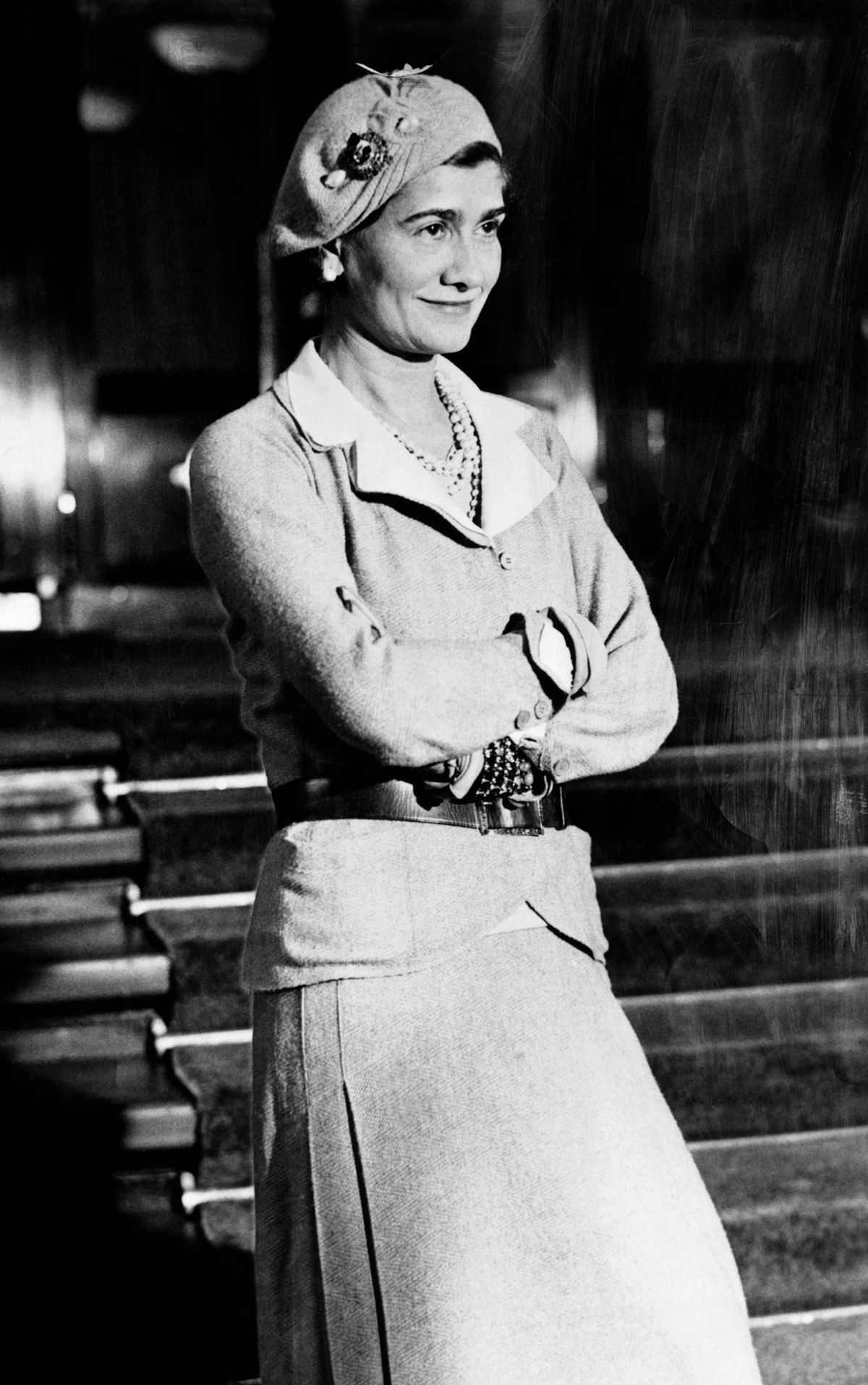 Kvíz: Coco Chanel sapkában és kosztümben.