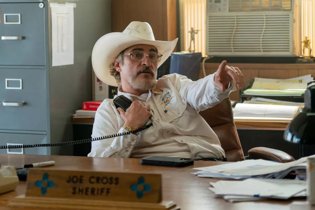 Joaquin Phoenix legújabb filmjében Ari Asterrel dolgozott együtt, ami az Eddington (2025) nevet viseli.