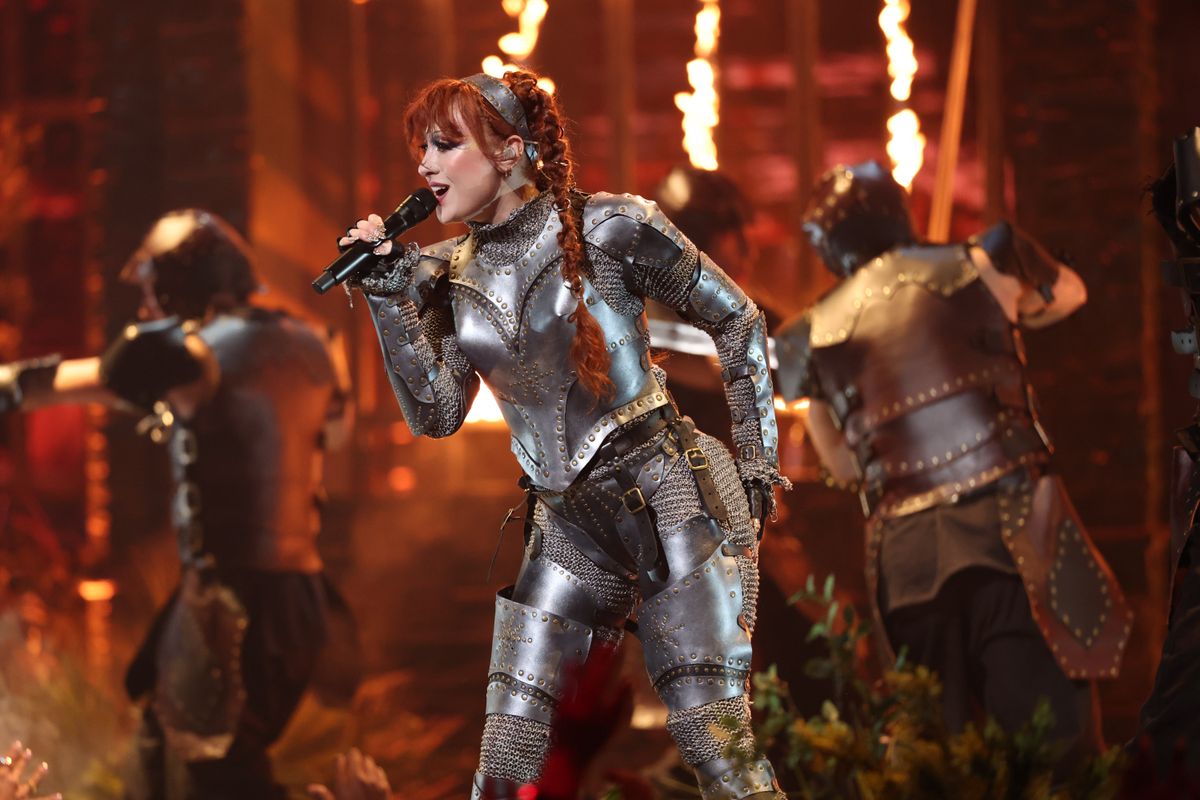 Középkori divat: Kim Kardashian, Chaeppell Roan és még sokan mások, így viselik ezt a stílust.