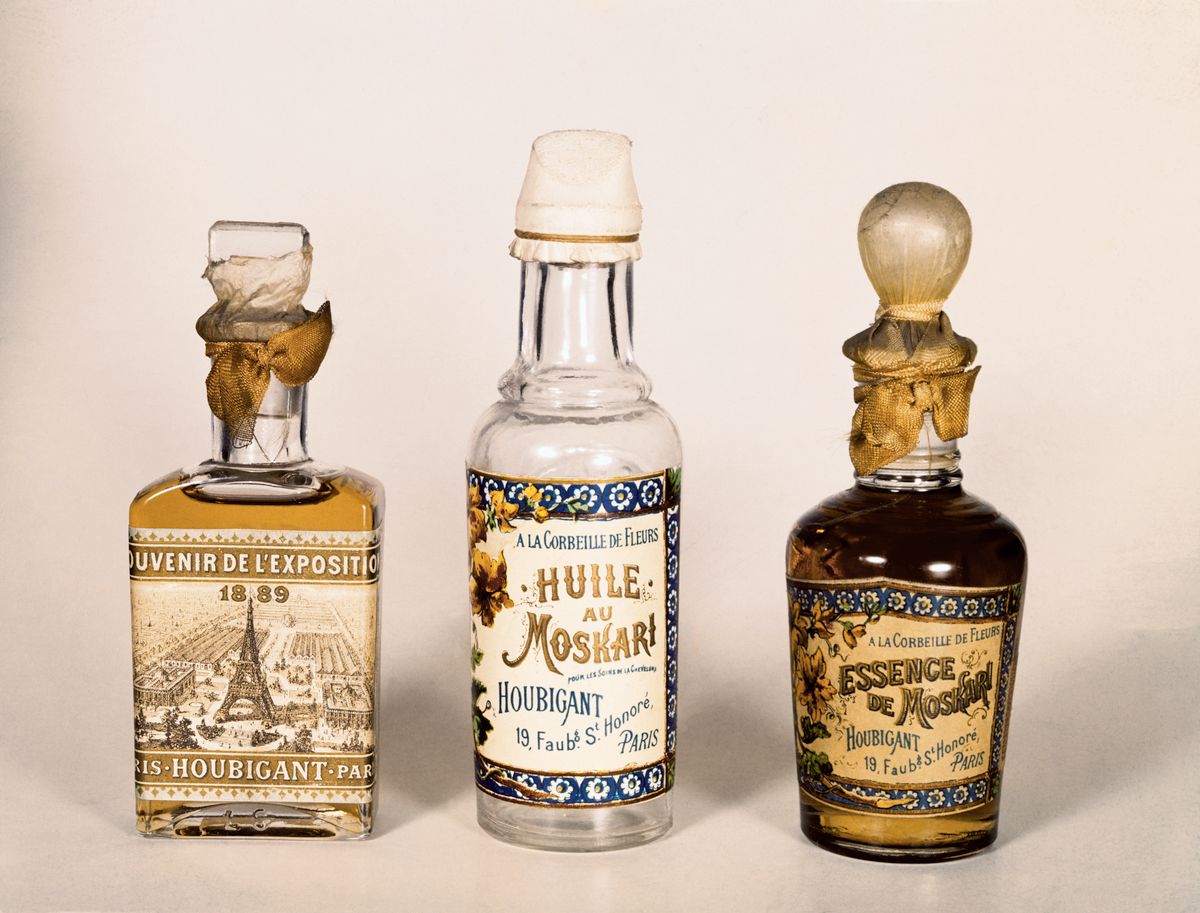 Csinos kis parfümtartó üvegcsék