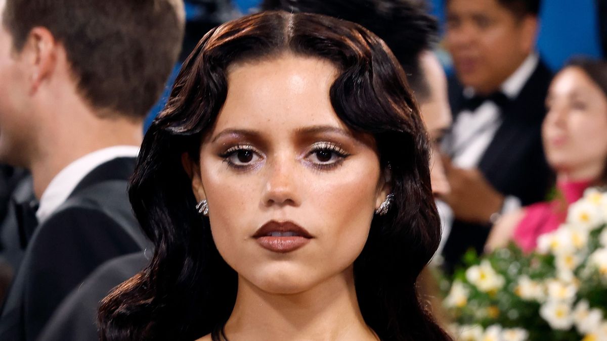Jenna Ortega mellhangsúlyos szettben jelent meg a díjátadón.