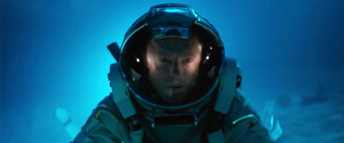 A mélység titka jelmezei