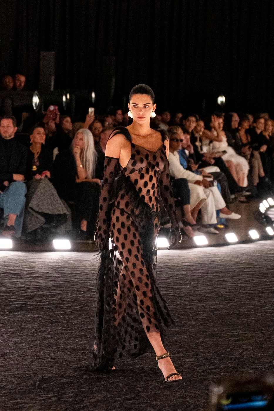 Heidi Klum, Kylie Jenner és Kendall jenner a párizsi divathéten Kinga Strogoff a párizsi divathéten