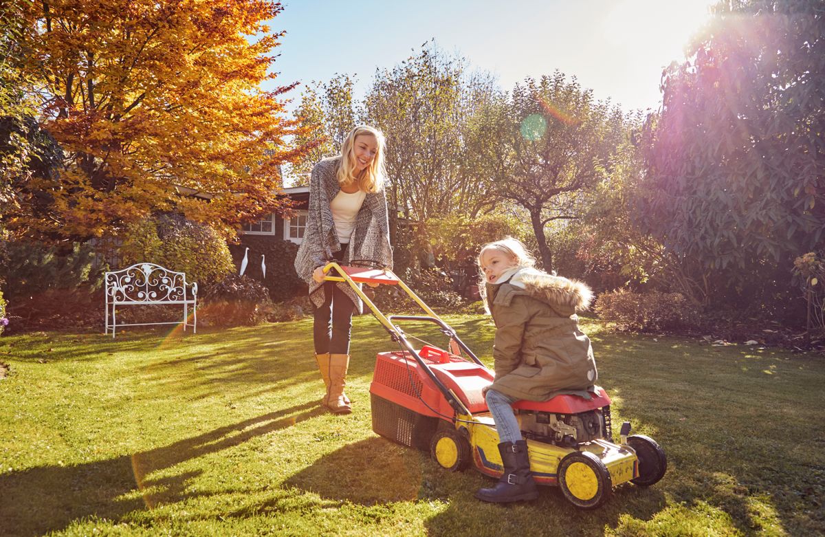A fűnyírószülők minden akadályt eltüntetnek a gyerek elől.