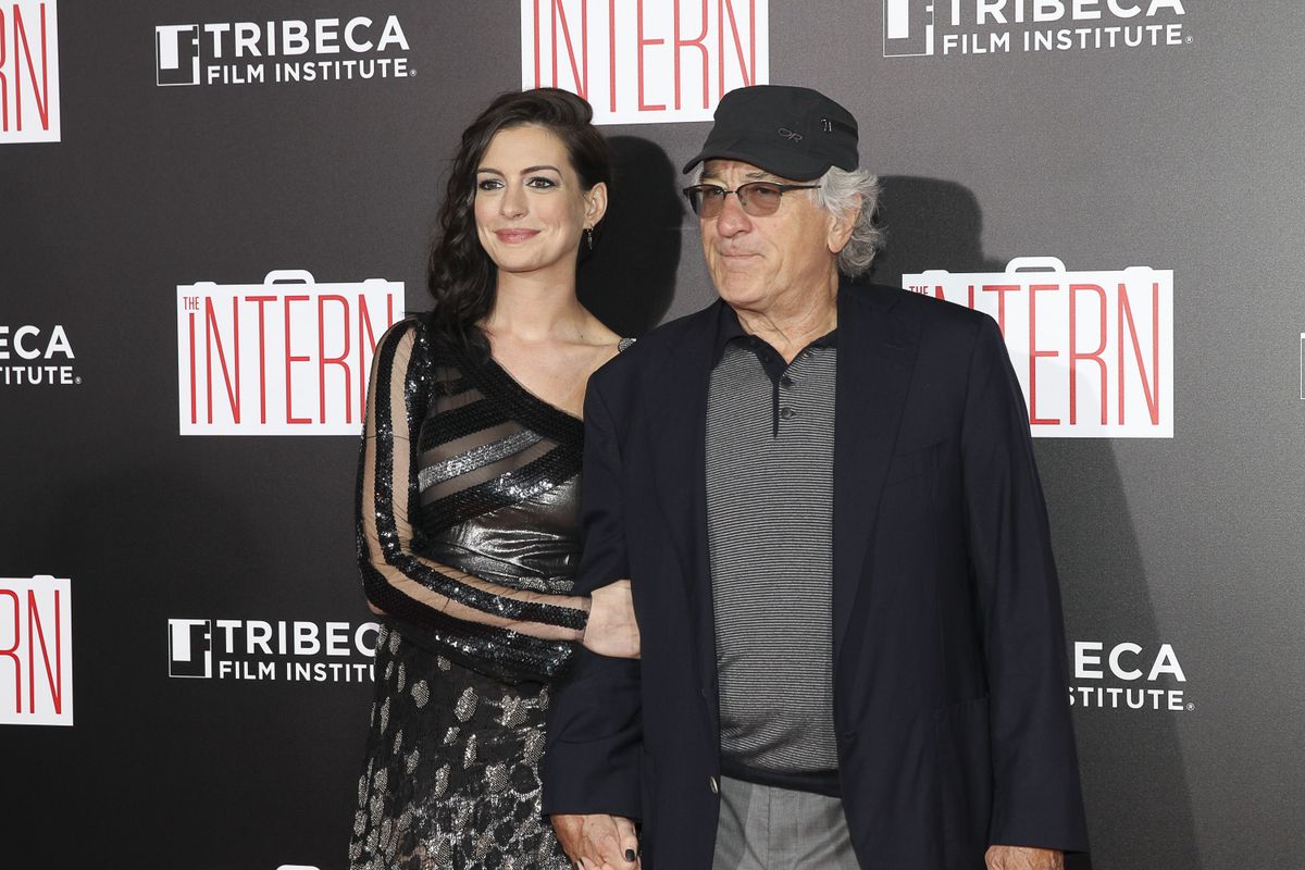 Anne Hathaway és Robert De Niro A kezdő bemutatóján