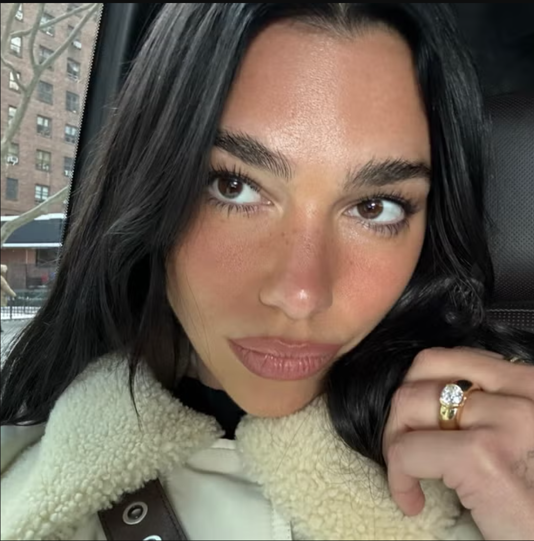 Dua Lipa eljegyzési gyűrűje