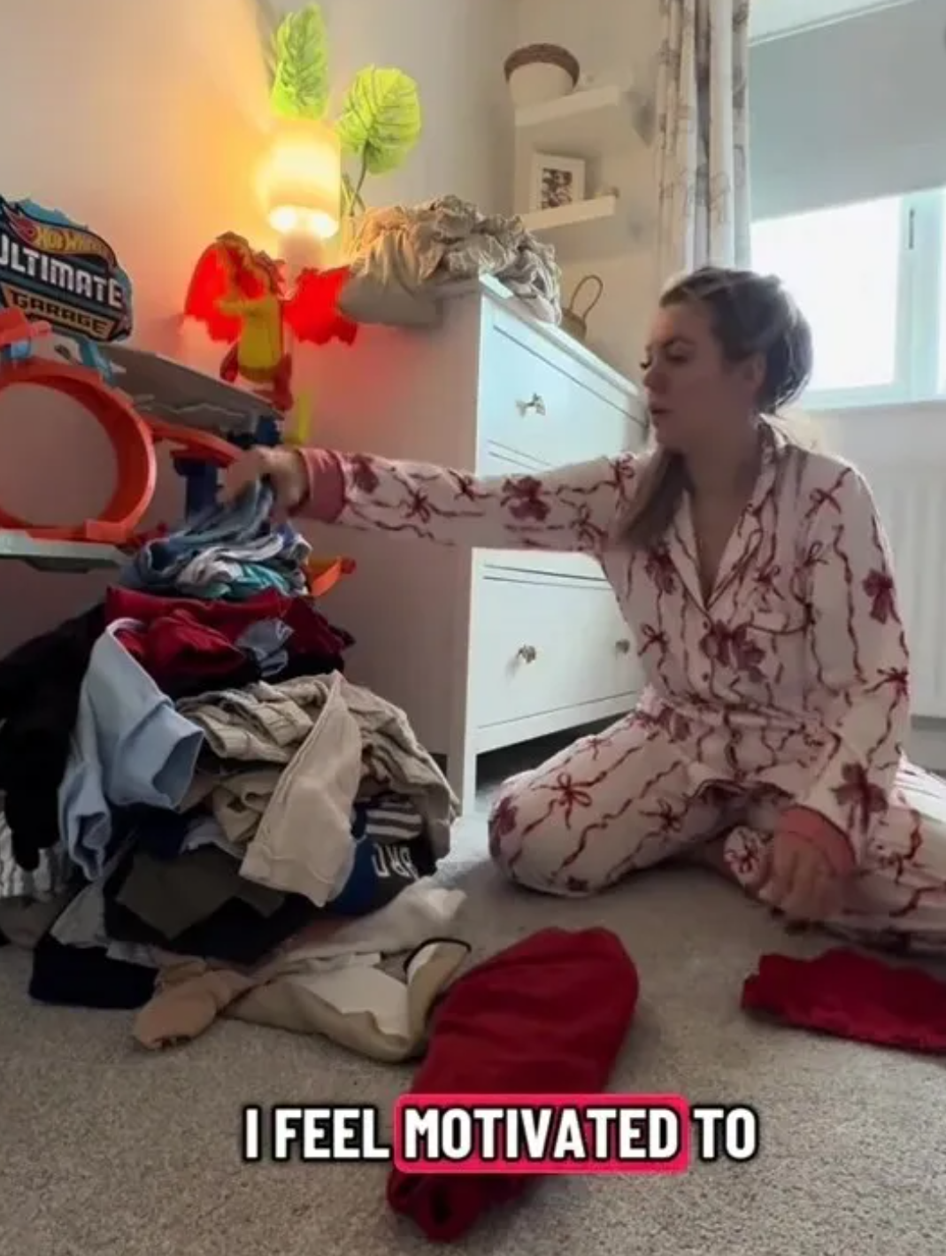 a lusta anya takarítani próbál