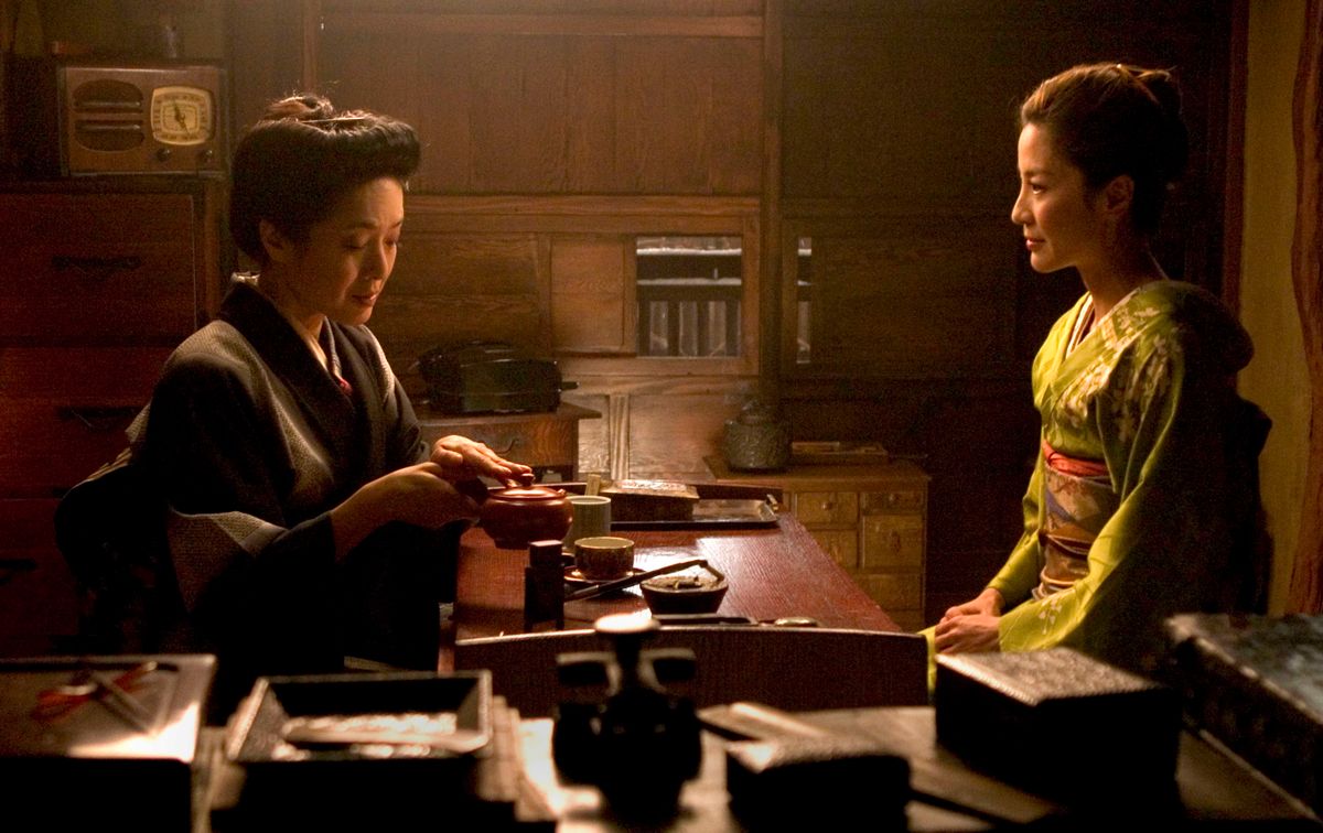 A filmben is megfigyelhető, hogy teát fogyasztanak a karakterek.