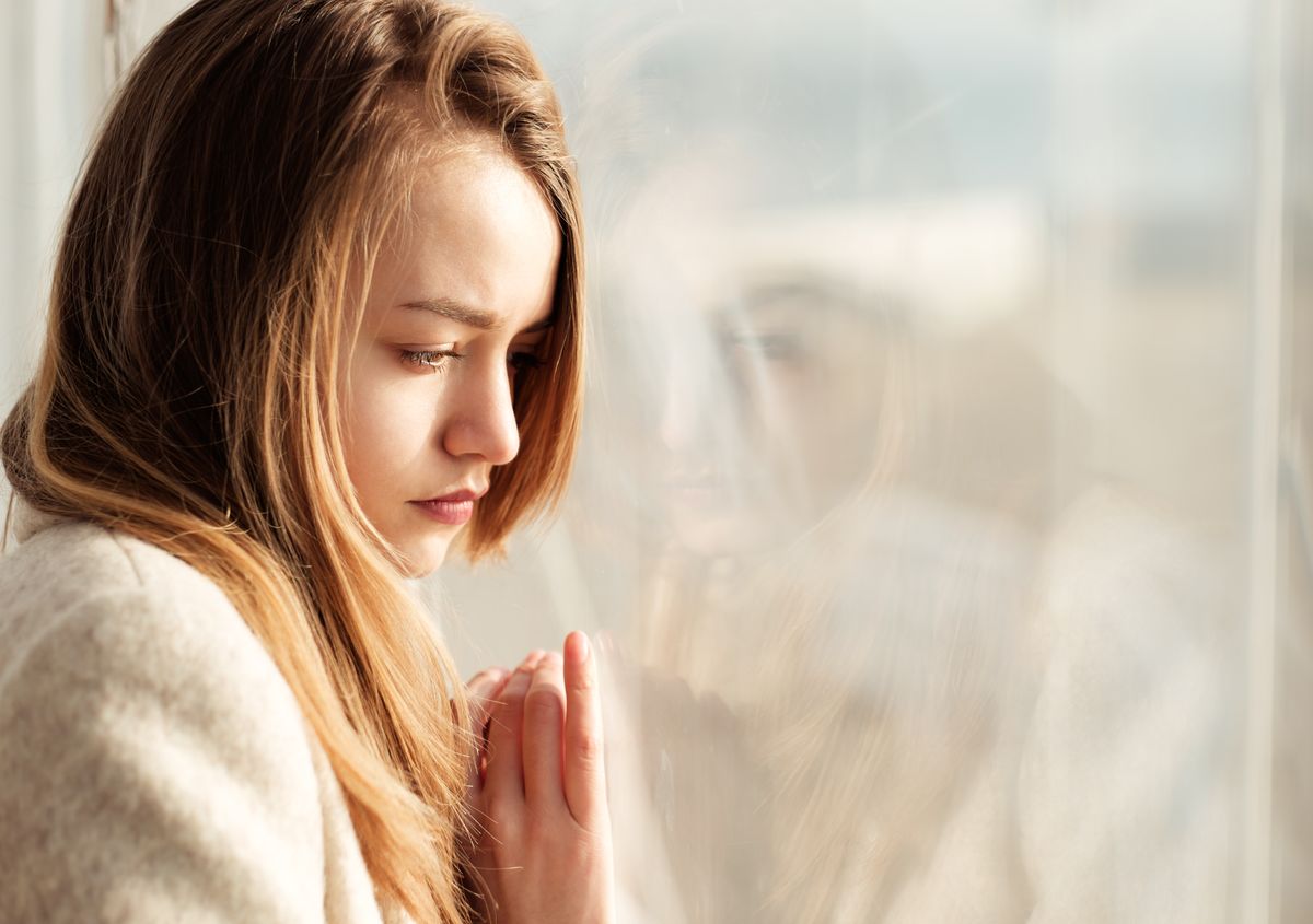 Szomorú lány aki fél szeretni