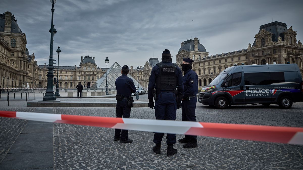 A tolvajok hét perc alatt fosztották ki a Louvre-t.