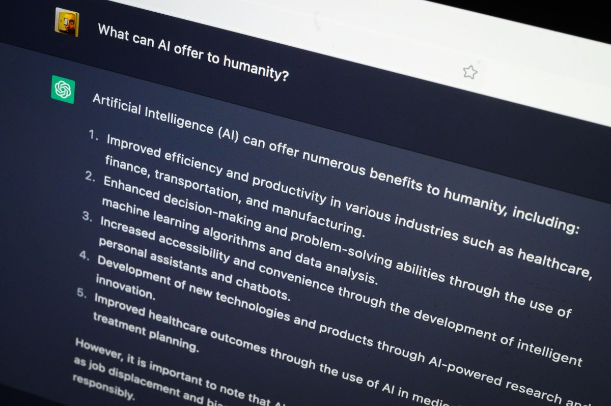A mesterséges intelligencia válasza, hogy mire használható és miért jó az embereknek egy laptop képernyőjén. 