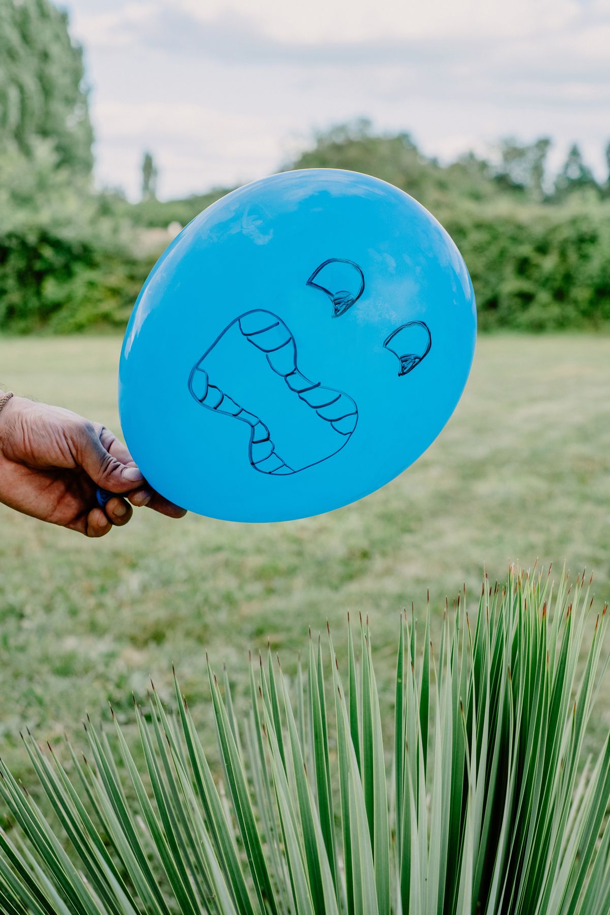 Egy globofóbia olyan fóbia, amikor valaki retteg a léggömböktől, kék léggömb. 