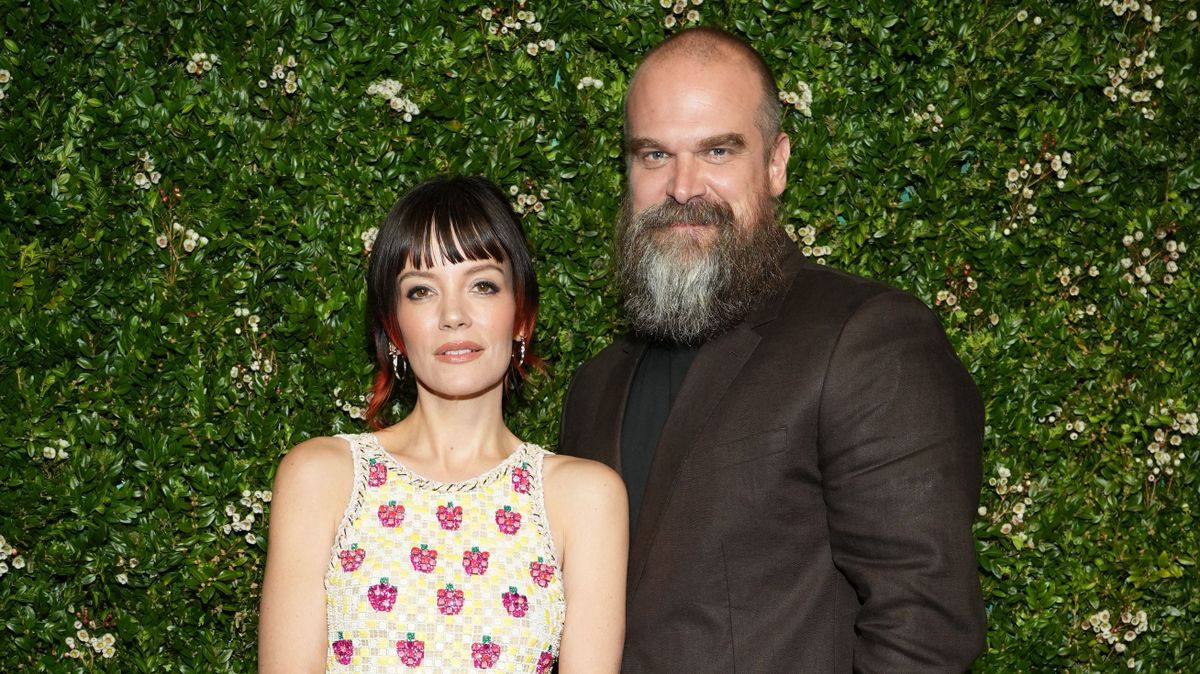 Lily Allen új dalaiban mindent elmond David Harbour hűtlenségéről