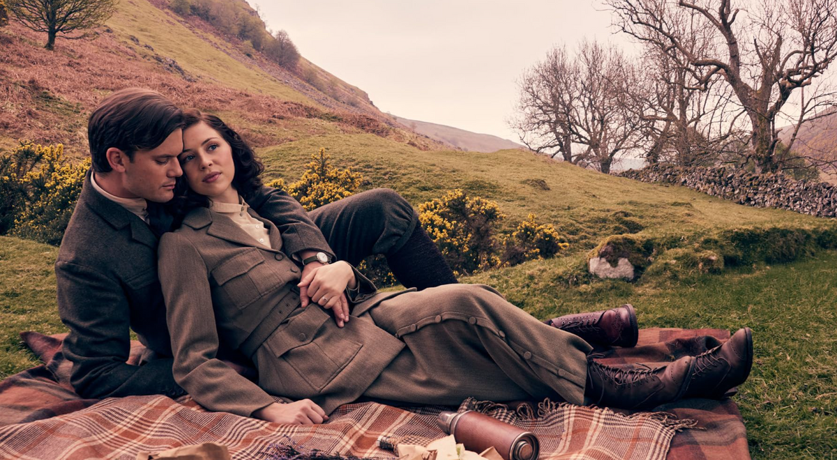 Az Outlander: Vér a véremből sorozat két szereplője, Julia és Henry.