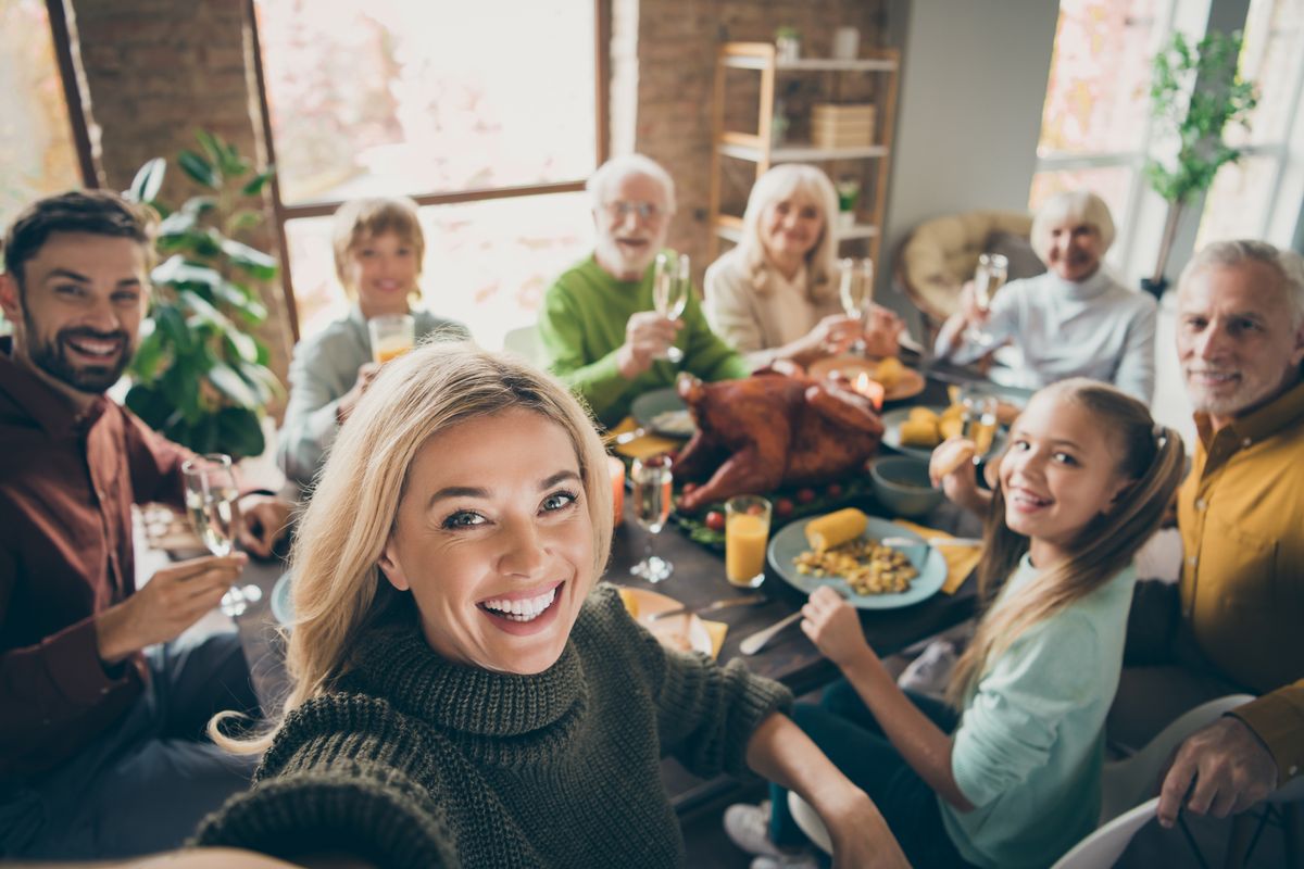 A családi hagyományok, összejövetelek szinte mindig jól indulnak, csak utána jönnek a konfliktusok. 