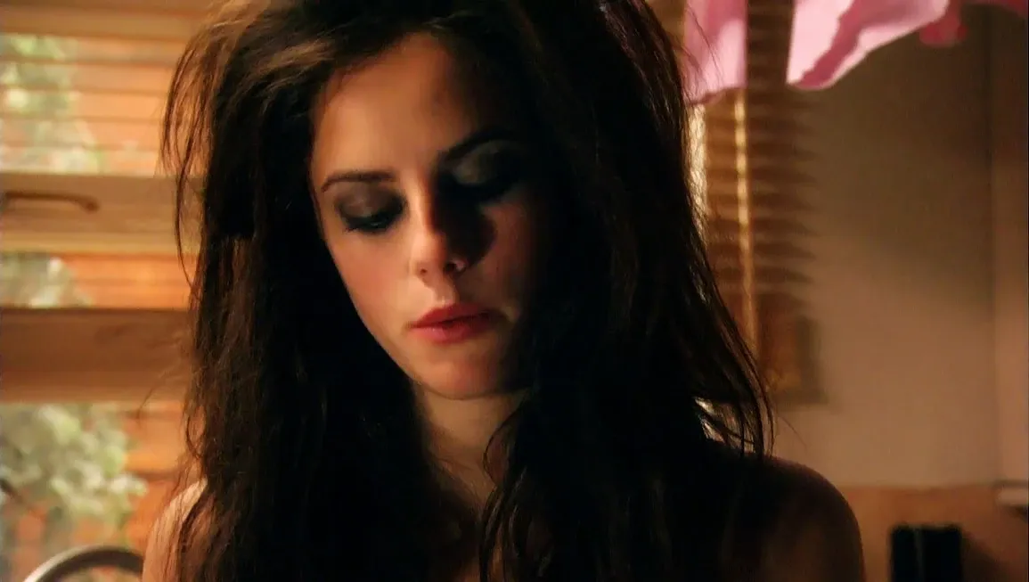 A Skins karaktere Effy, a Teenage Dirtbag sminktrend arca.