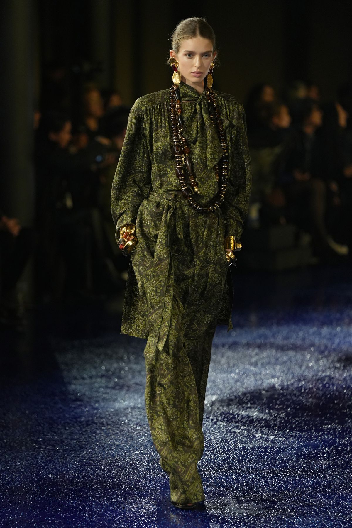 Saint Laurent 2025 tavasz-nyári női kollekció