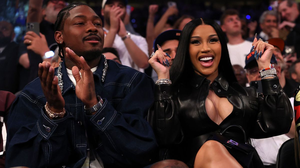 Cardi B megmutatta újszülött kisfiát
