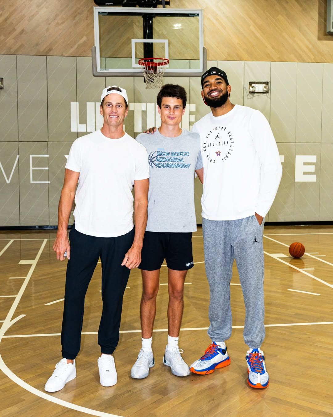 Tom Brady, a fia, Jack és az NBA-sztár Karl-Anthony Towns